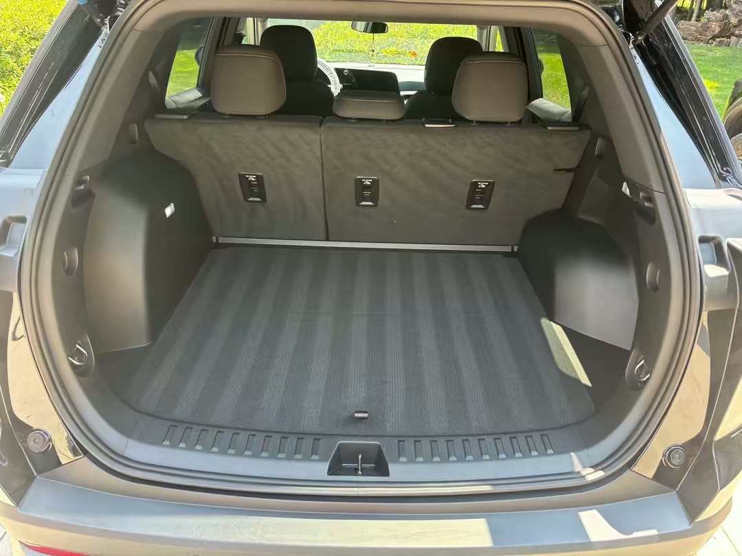 Cargo area vacuum and wipe-down