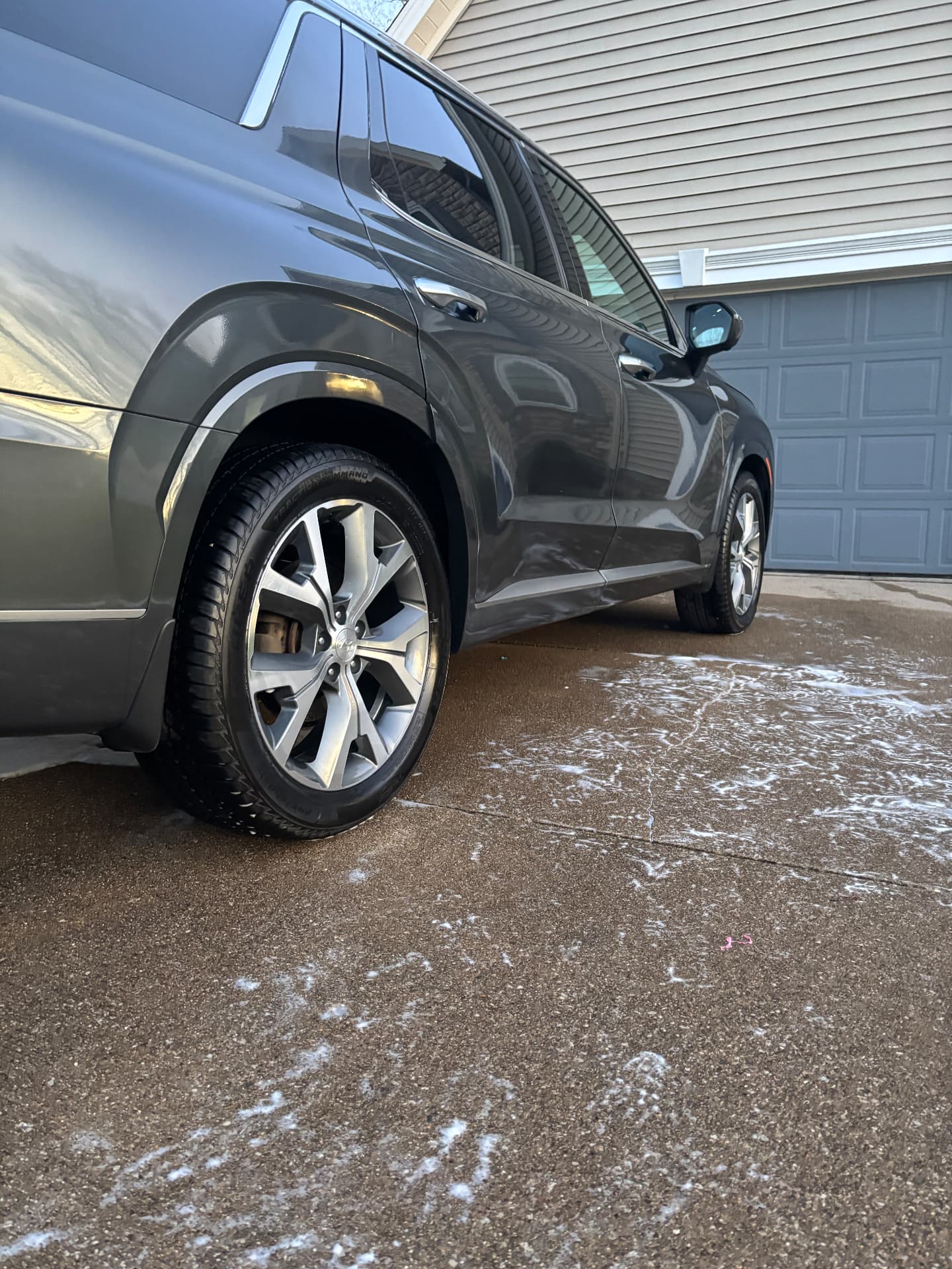 Hyundai Palisade wheel and paint detail