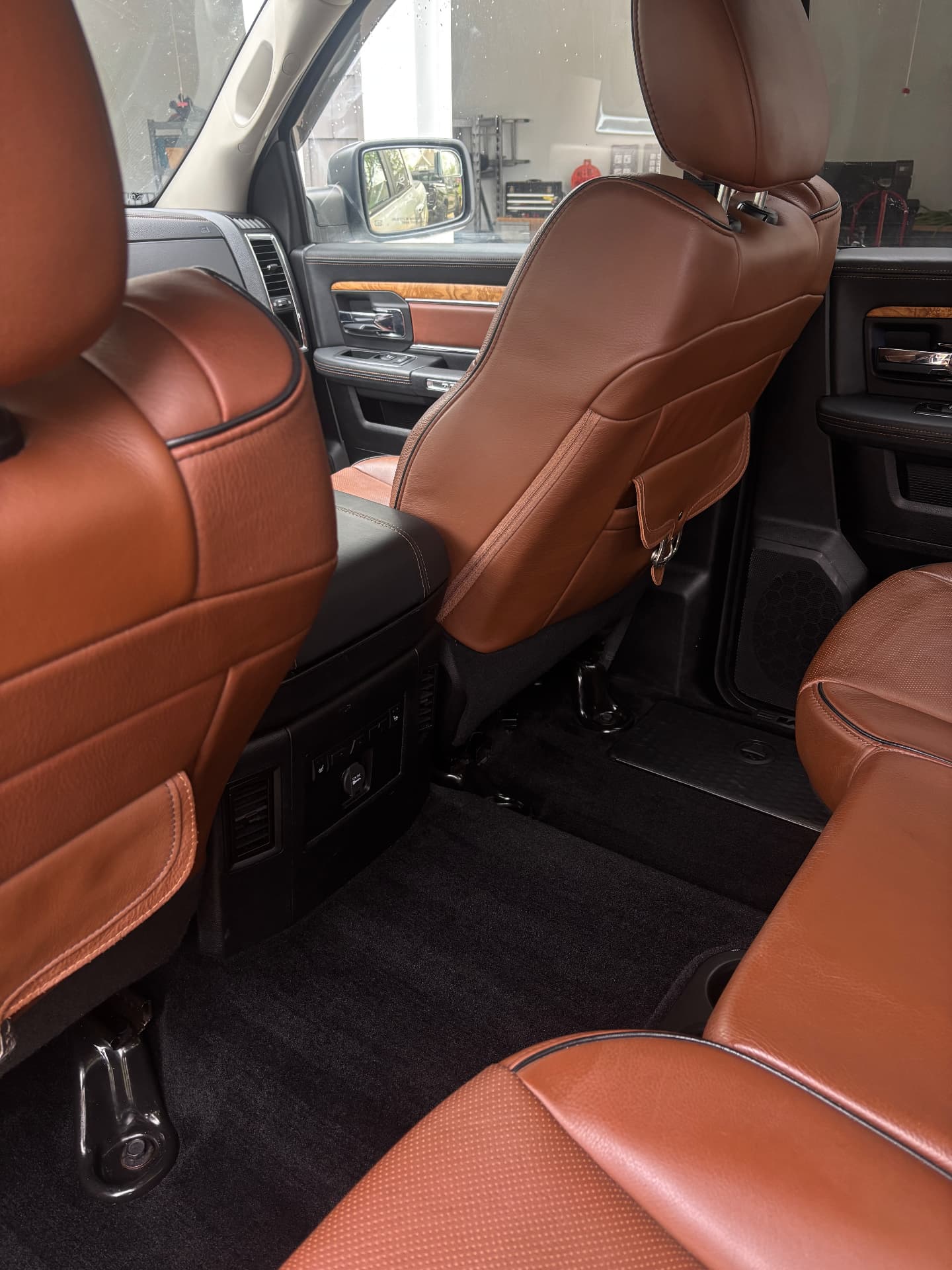 Leather seats detail — Ram Laramie